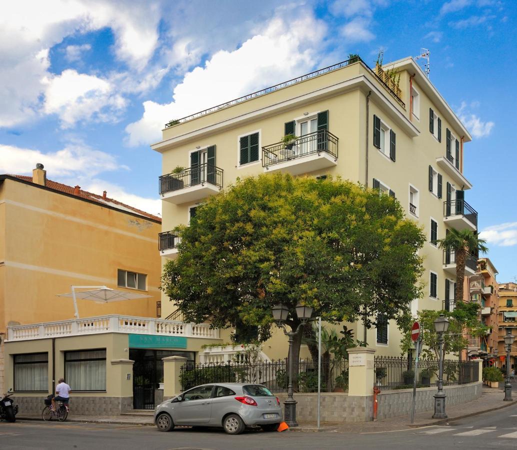 Residence San Marco Suites&Apartments アラッシオ エクステリア 写真